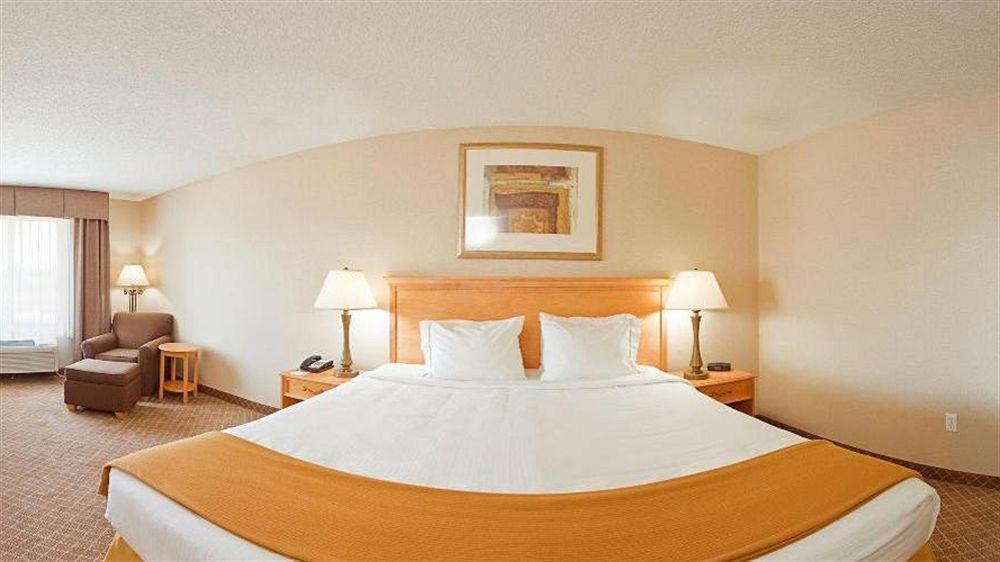 Holiday Inn Express Hotel & Suites Chesterfield - Selfridge Area By Ihg Экстерьер фото