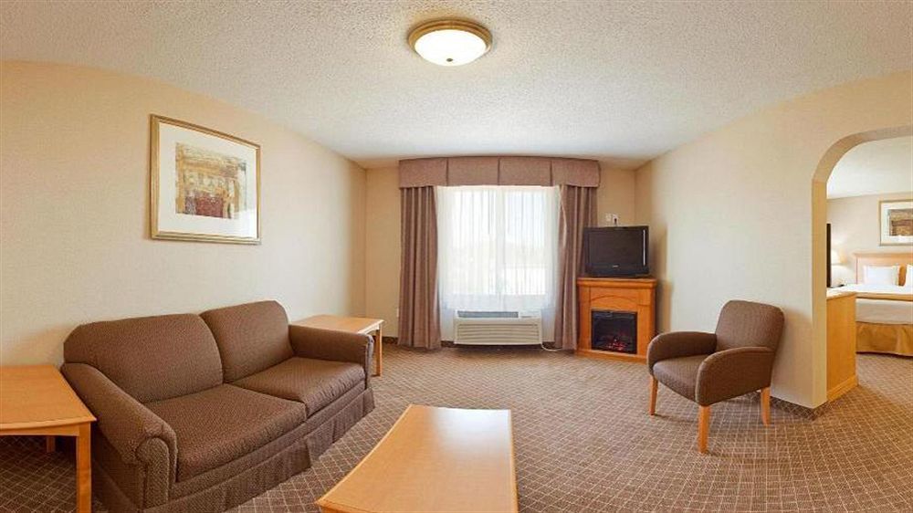 Holiday Inn Express Hotel & Suites Chesterfield - Selfridge Area By Ihg Экстерьер фото